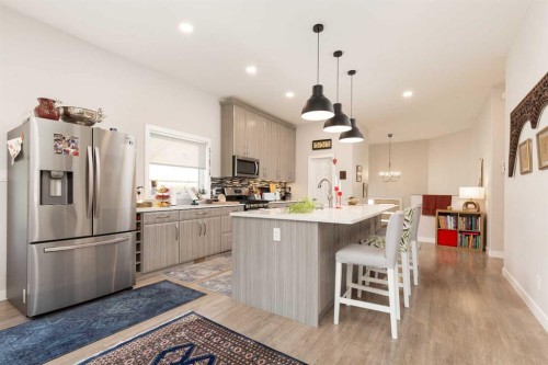 319 Canyon Boulevard West, Lethbridge, AB - Indoor Photo Showing Kitchen With Upgraded Kitchen