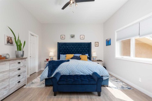 319 Canyon Boulevard West, Lethbridge, AB - Indoor Photo Showing Bedroom