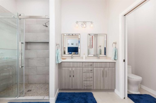 319 Canyon Boulevard West, Lethbridge, AB - Indoor Photo Showing Bathroom