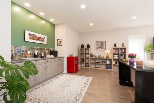 319 Canyon Boulevard West, Lethbridge, AB - Indoor