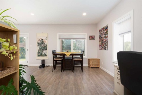 319 Canyon Boulevard West, Lethbridge, AB - Indoor