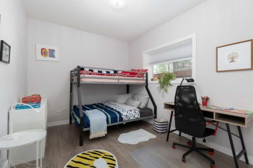 319 Canyon Boulevard West, Lethbridge, AB - Indoor Photo Showing Bedroom