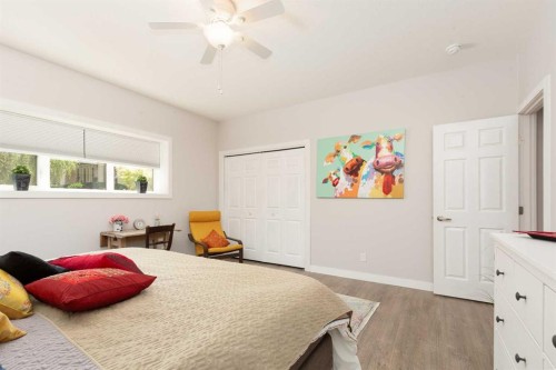 319 Canyon Boulevard West, Lethbridge, AB - Indoor Photo Showing Bedroom