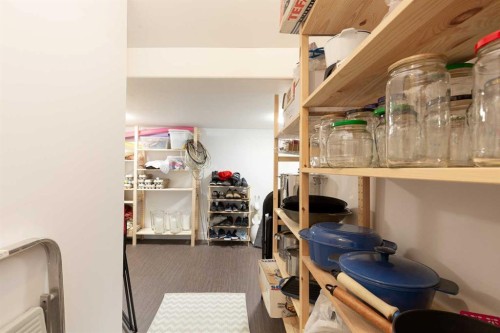 319 Canyon Boulevard West, Lethbridge, AB - Indoor