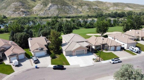 319 Canyon Boulevard West, Lethbridge, AB - Outdoor