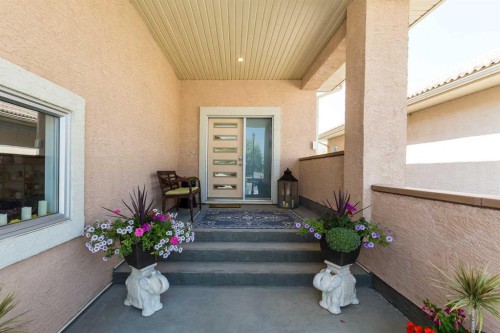 319 Canyon Boulevard West, Lethbridge, AB - Outdoor With Exterior