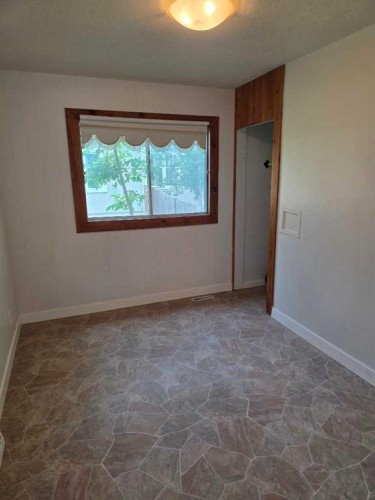 511 12C Street North, Lethbridge, AB - Indoor Photo Showing Other Room