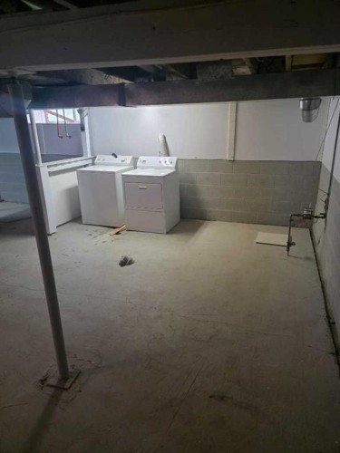 511 12C Street North, Lethbridge, AB - Indoor Photo Showing Laundry Room