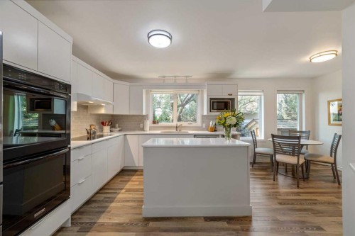 33 Ridgewood Crescent West, Lethbridge, AB - Indoor Photo Showing Kitchen