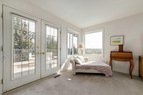 33 Ridgewood Crescent West, Lethbridge, AB - Indoor Photo Showing Bedroom
