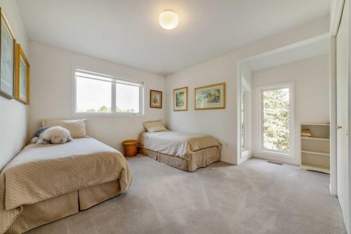 33 Ridgewood Crescent West, Lethbridge, AB - Indoor Photo Showing Bedroom