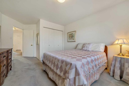 33 Ridgewood Crescent West, Lethbridge, AB - Indoor Photo Showing Bedroom