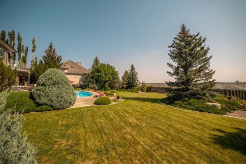 33 Ridgewood Crescent West, Lethbridge, AB - Outdoor