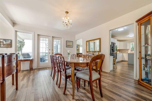 33 Ridgewood Crescent West, Lethbridge, AB - Indoor Photo Showing Dining Room