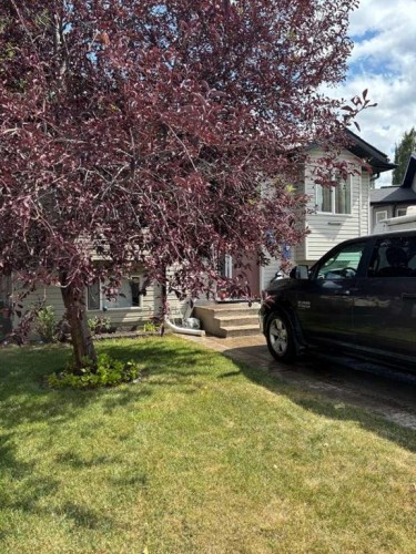 555 Blackfoot Manor WEST Lethbridge, AB T1K 7W4
