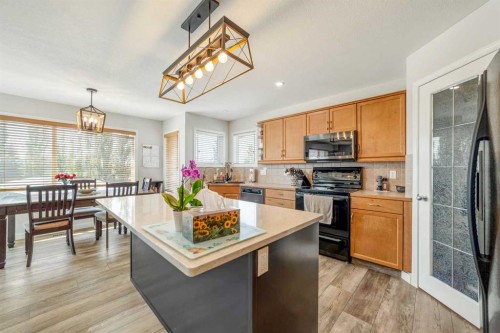 68 Blackfoot Circle West, Lethbridge, AB - Indoor Photo Showing Kitchen