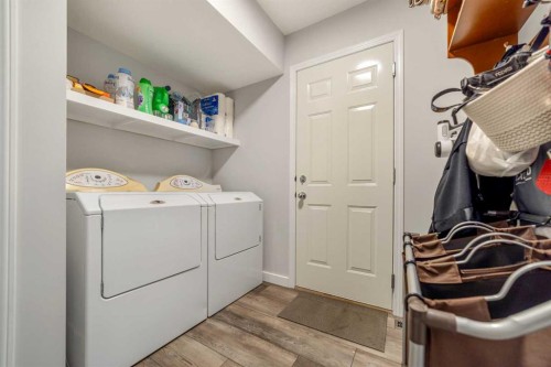 68 Blackfoot Circle West, Lethbridge, AB - Indoor Photo Showing Laundry Room