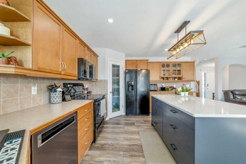 68 Blackfoot Circle West, Lethbridge, AB - Indoor Photo Showing Kitchen