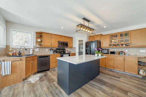68 Blackfoot Circle West, Lethbridge, AB - Indoor Photo Showing Kitchen