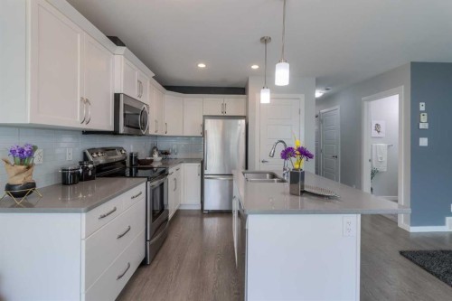 4-1220 Keystone, Lethbridge, AB - Indoor Photo Showing Kitchen With Stainless Steel Kitchen With Double Sink With Upgraded Kitchen