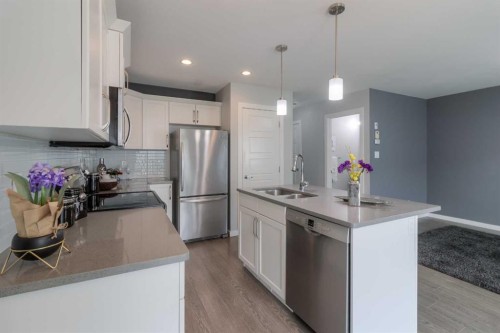 4-1220 Keystone, Lethbridge, AB - Indoor Photo Showing Kitchen With Stainless Steel Kitchen With Double Sink With Upgraded Kitchen