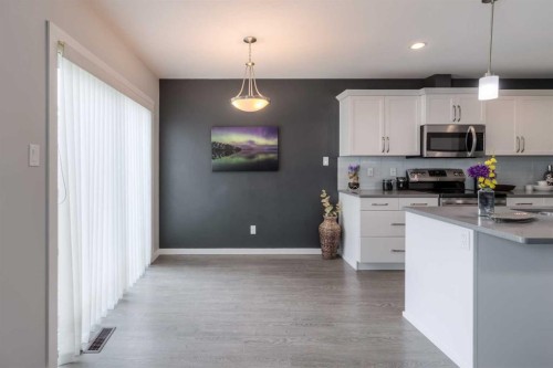 4-1220 Keystone, Lethbridge, AB - Indoor Photo Showing Kitchen
