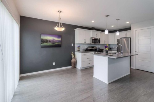 4-1220 Keystone, Lethbridge, AB - Indoor Photo Showing Kitchen With Stainless Steel Kitchen With Upgraded Kitchen