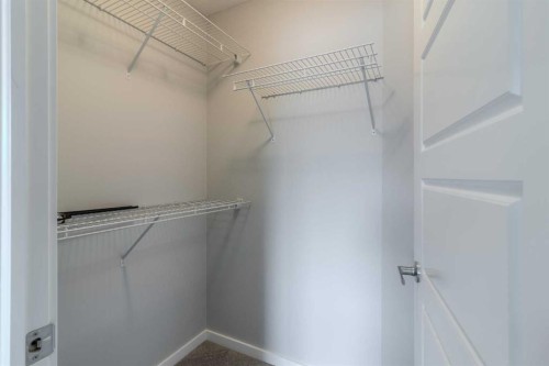 4-1220 Keystone, Lethbridge, AB - Indoor With Storage