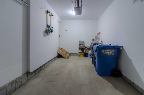 4-1220 Keystone, Lethbridge, AB - Indoor