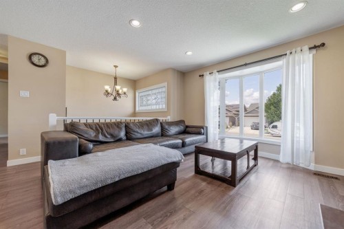 2123 25Th Street, Coaldale, AB - Indoor Photo Showing Living Room