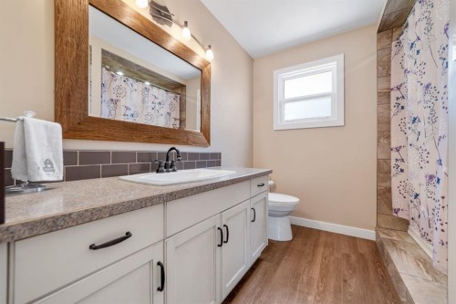 2123 25Th Street, Coaldale, AB - Indoor Photo Showing Bathroom
