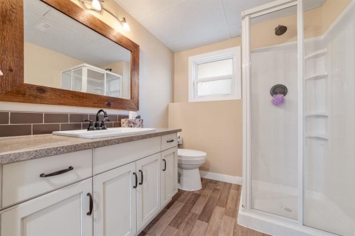 2123 25Th Street, Coaldale, AB - Indoor Photo Showing Bathroom