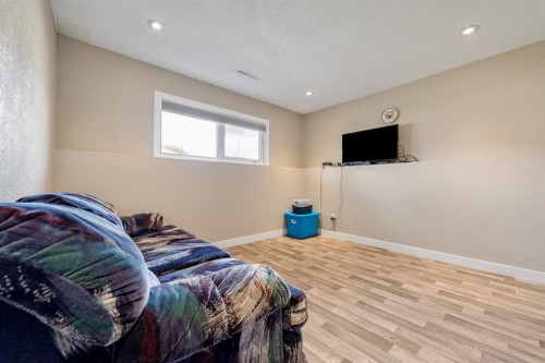 2123 25Th Street, Coaldale, AB - Indoor Photo Showing Bedroom