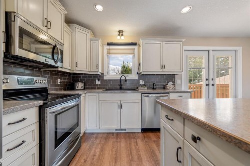 2123 25Th Street, Coaldale, AB - Indoor Photo Showing Kitchen