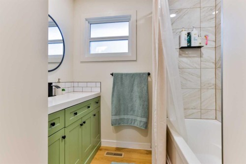 5334 45 Avenue, Taber, AB - Indoor Photo Showing Bathroom
