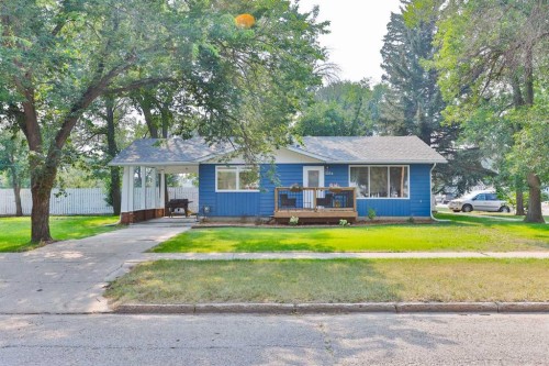 5334 45 Avenue  Taber, AB T1G 1C3