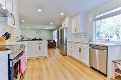 5334 45 Avenue, Taber, AB - Indoor Photo Showing Kitchen With Upgraded Kitchen