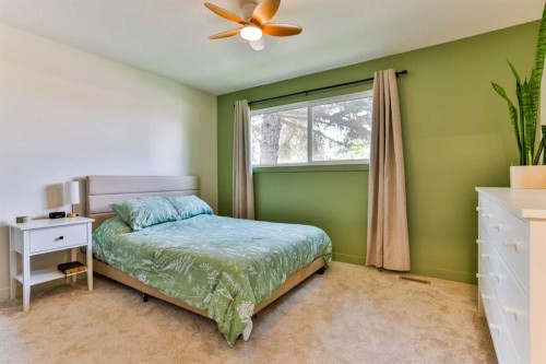 5334 45 Avenue, Taber, AB - Indoor Photo Showing Bedroom