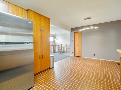 1114 Great Lakes Road South, Lethbridge, AB - Indoor Photo Showing Other Room