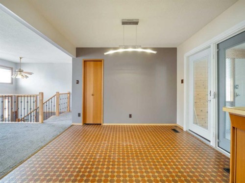 1114 Great Lakes Road South, Lethbridge, AB - Indoor Photo Showing Other Room