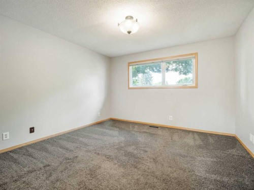 1114 Great Lakes Road South, Lethbridge, AB - Indoor Photo Showing Other Room