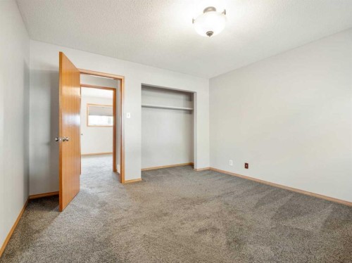 1114 Great Lakes Road South, Lethbridge, AB - Indoor Photo Showing Other Room
