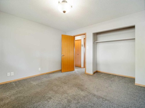 1114 Great Lakes Road South, Lethbridge, AB - Indoor Photo Showing Other Room