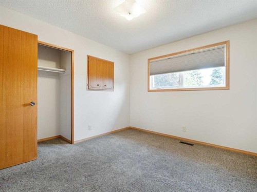 1114 Great Lakes Road South, Lethbridge, AB - Indoor Photo Showing Other Room