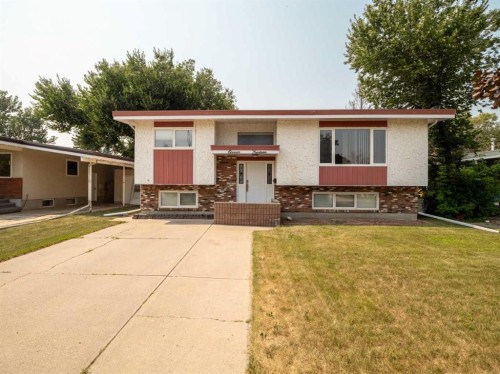 1114 Great Lakes Road SOUTH Lethbridge, AB T1K 3N6