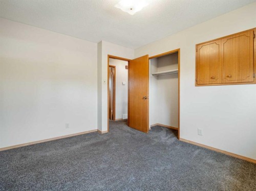 1114 Great Lakes Road South, Lethbridge, AB - Indoor Photo Showing Other Room