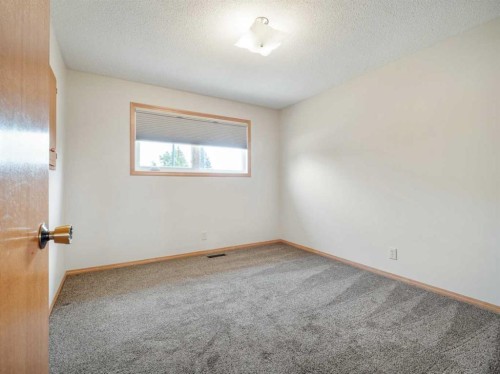 1114 Great Lakes Road South, Lethbridge, AB - Indoor Photo Showing Other Room