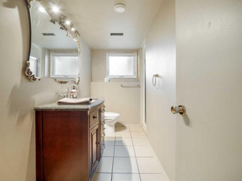1114 Great Lakes Road South, Lethbridge, AB - Indoor Photo Showing Bathroom