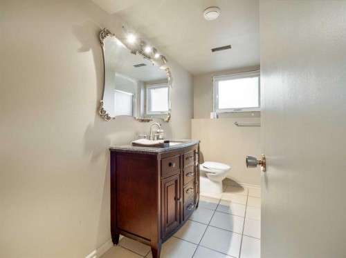 1114 Great Lakes Road South, Lethbridge, AB - Indoor Photo Showing Bathroom