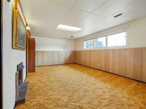 1114 Great Lakes Road South, Lethbridge, AB - Indoor Photo Showing Other Room